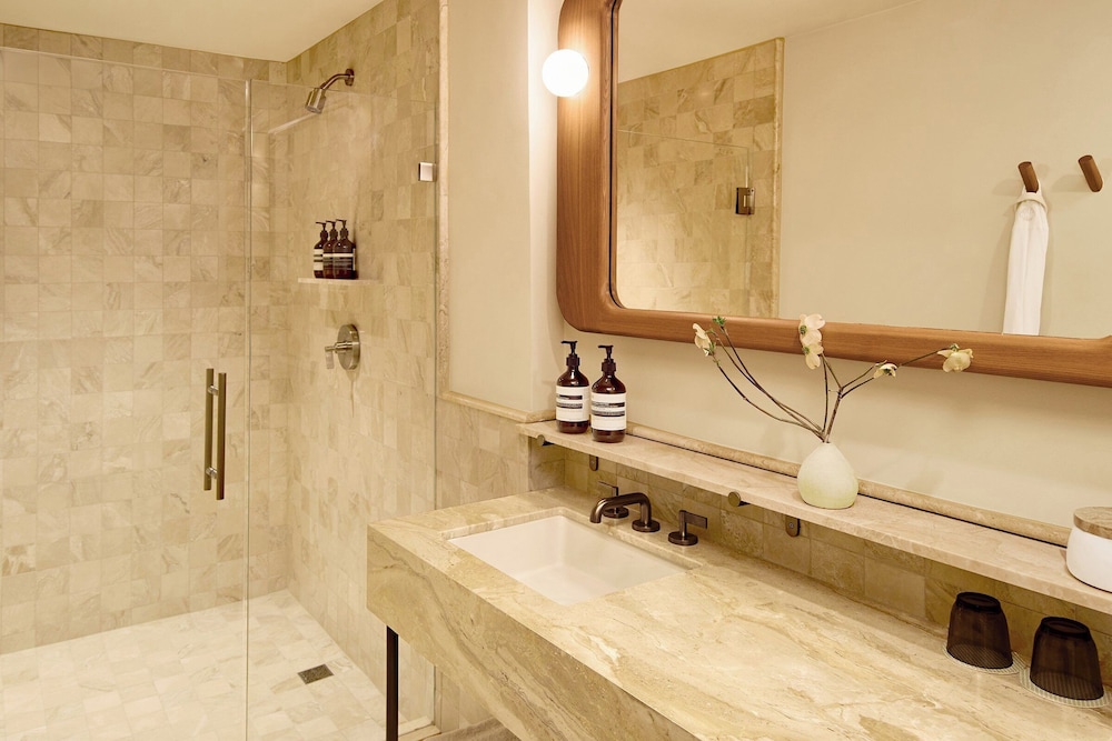 Room, 2 Queen Beds, Accessible, Partial Ocean View (Accessible) - Photo 4