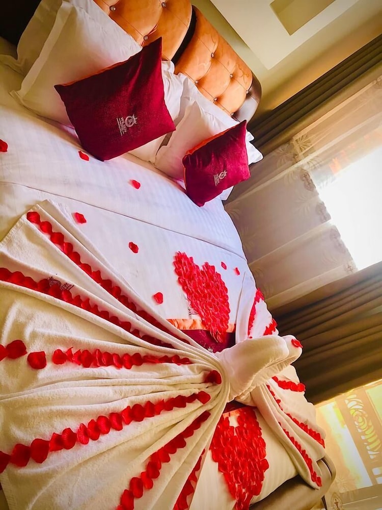 Honeymoon Room, 1 Queen Bed, Non Smoking photo 2