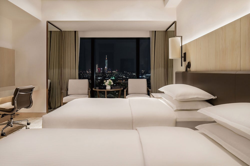 Executive Twin Room, 1 Double Bed photo 3