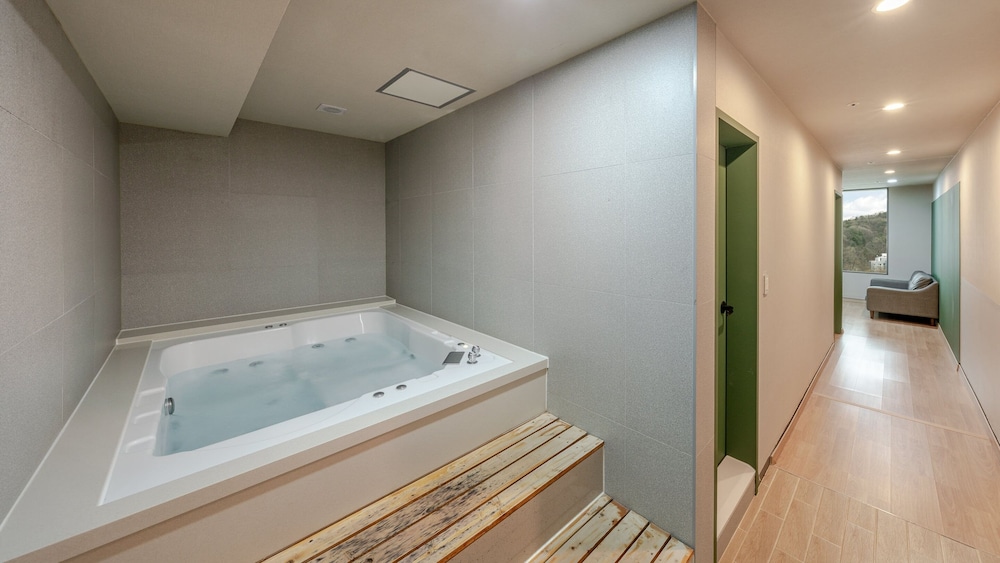 Basic Room, 1 Bedroom (Room B103 (Couple/Family Room)) - Photo 7