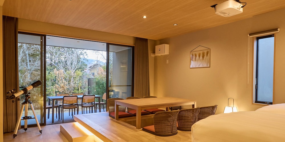 2 Double Beds + 2 Single Bed (Dog-Friendly) / 6 people capacity, Non Smoking