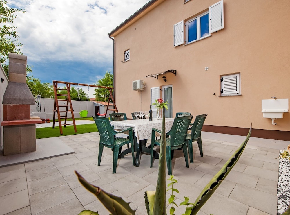 House (Three Bedroom Holiday Home with Pool) photo 1