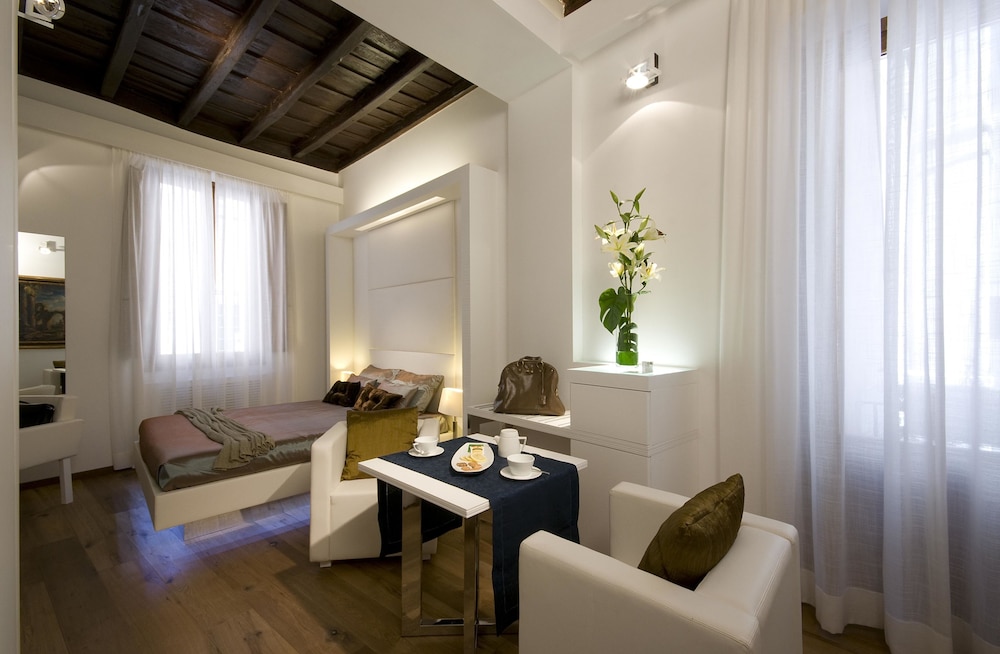 Classic Suite, 1 Queen Bed photo 3
