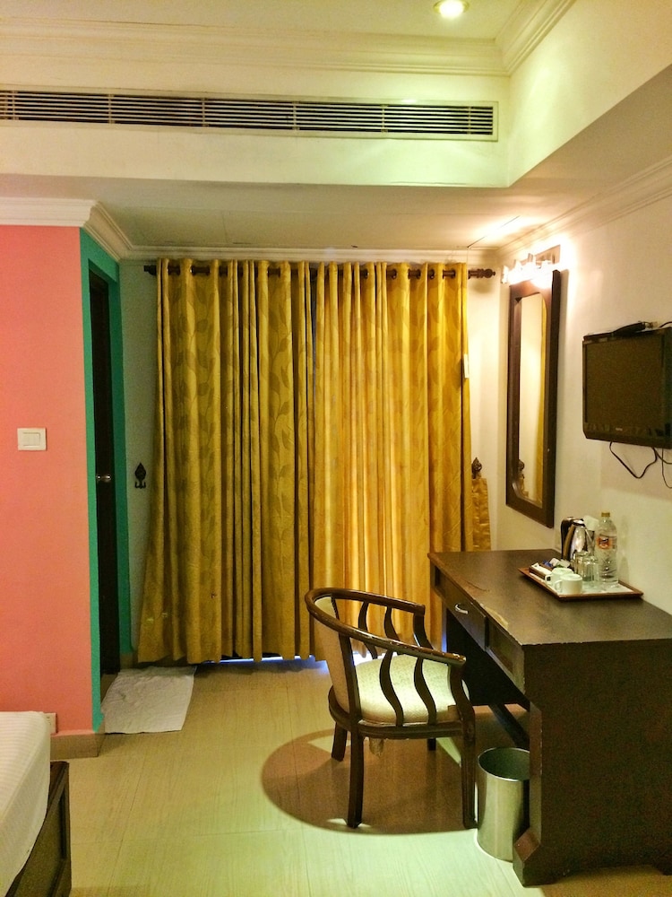 Deluxe Room, 1 Double Bed photo 2