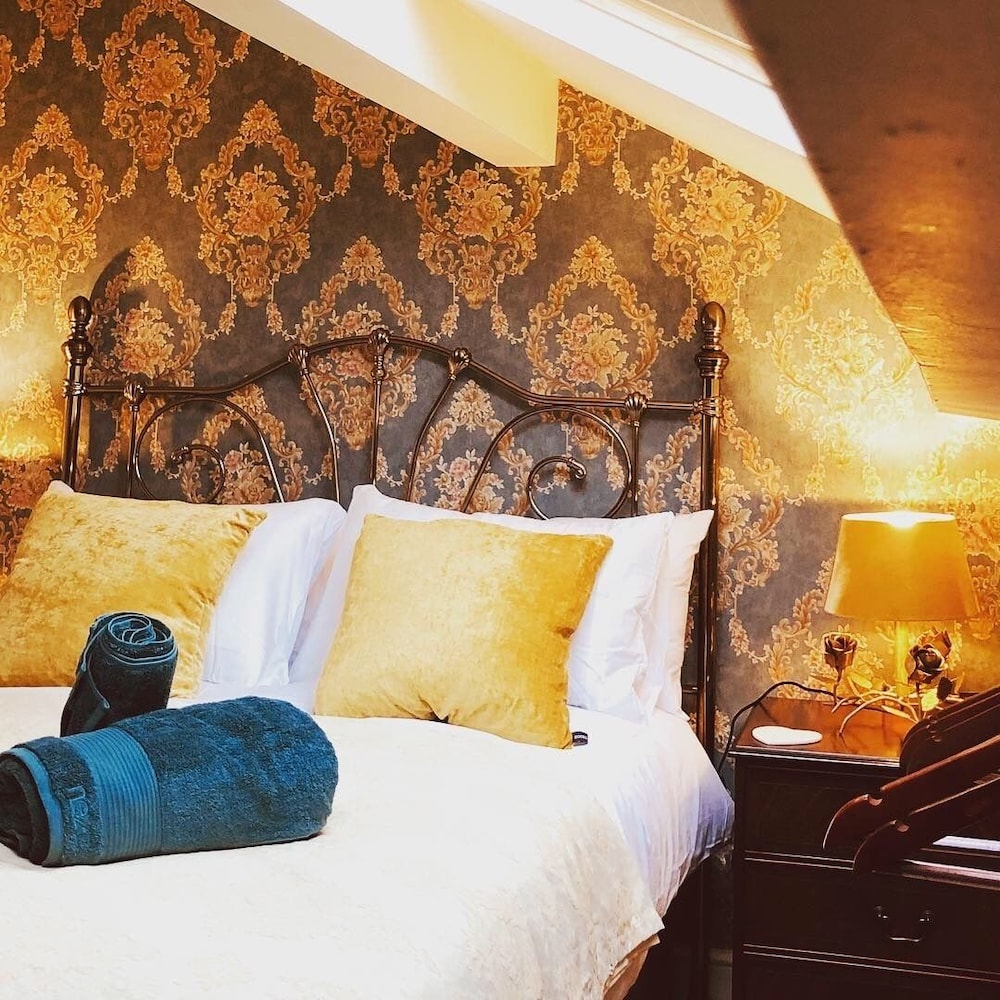 Deluxe Double Room, Ensuite, City View (Madam Mary) photo 3