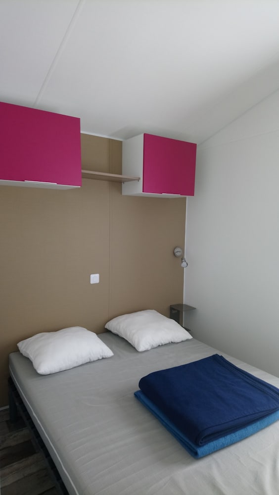 Premium Mobile Home, 4 Bedrooms, Hot Tub - Photo 7