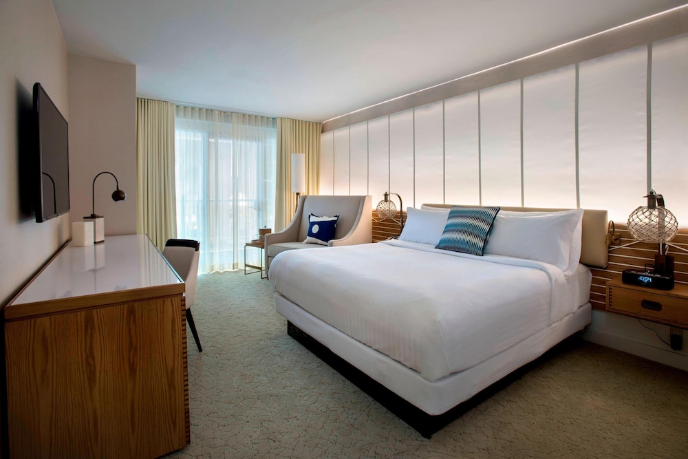 Room, 1 King Bed, Hearing Accessible - Photo 1