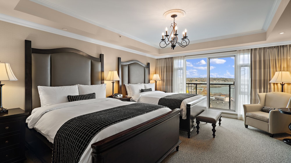Guest Room, Partial Ocean View, Double Queen - Photo 1