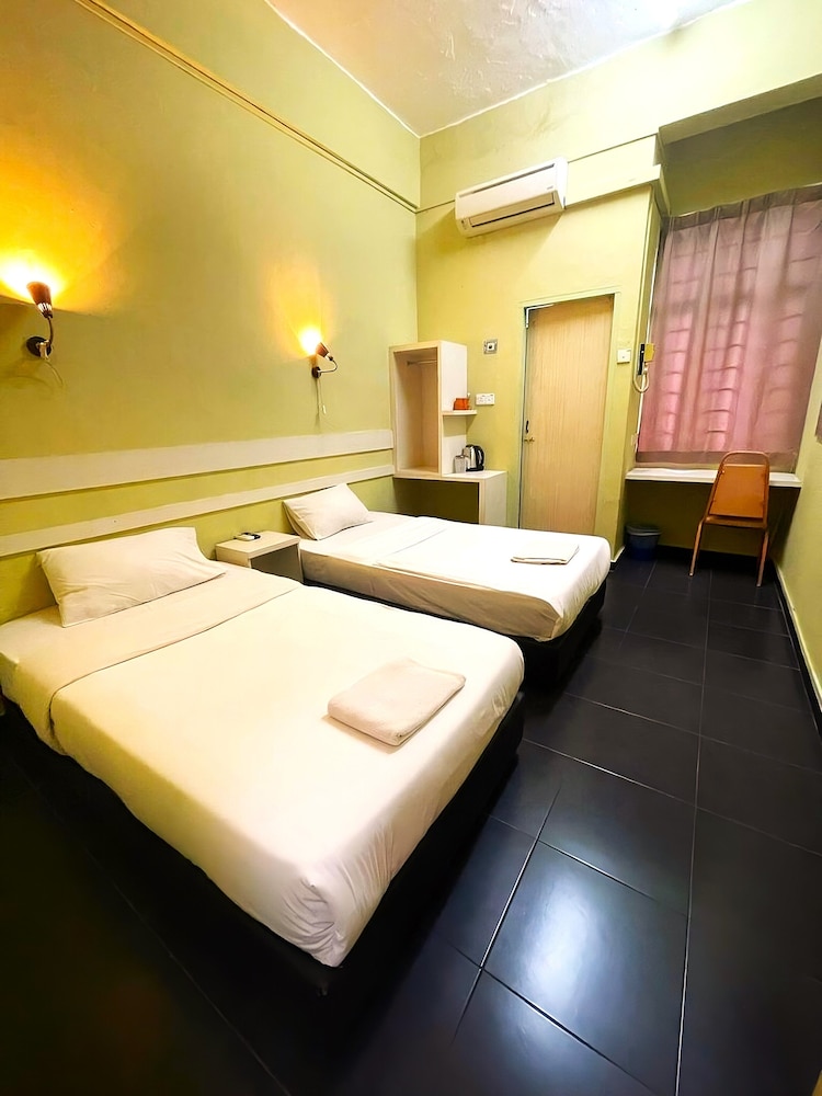 Deluxe Twin Room with City View