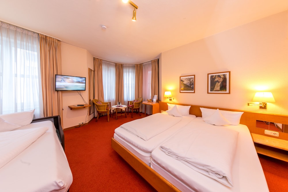 Comfort Triple Room, Non Smoking, City View