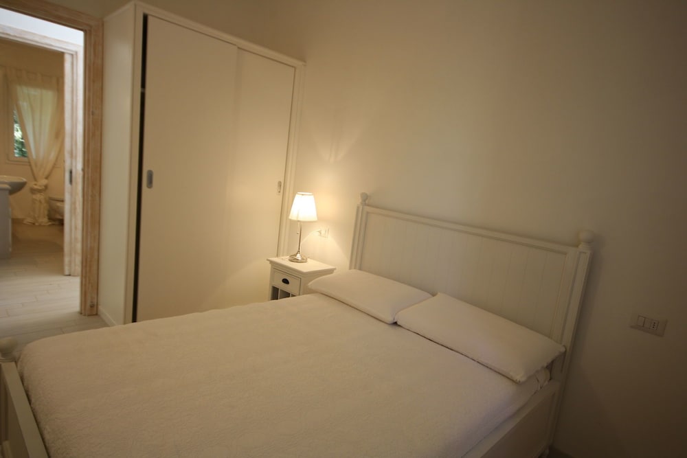 House, 5 Bedrooms photo 2