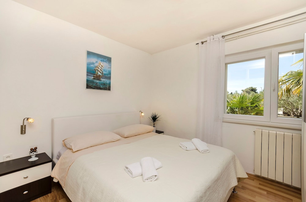 Apartment (A2)