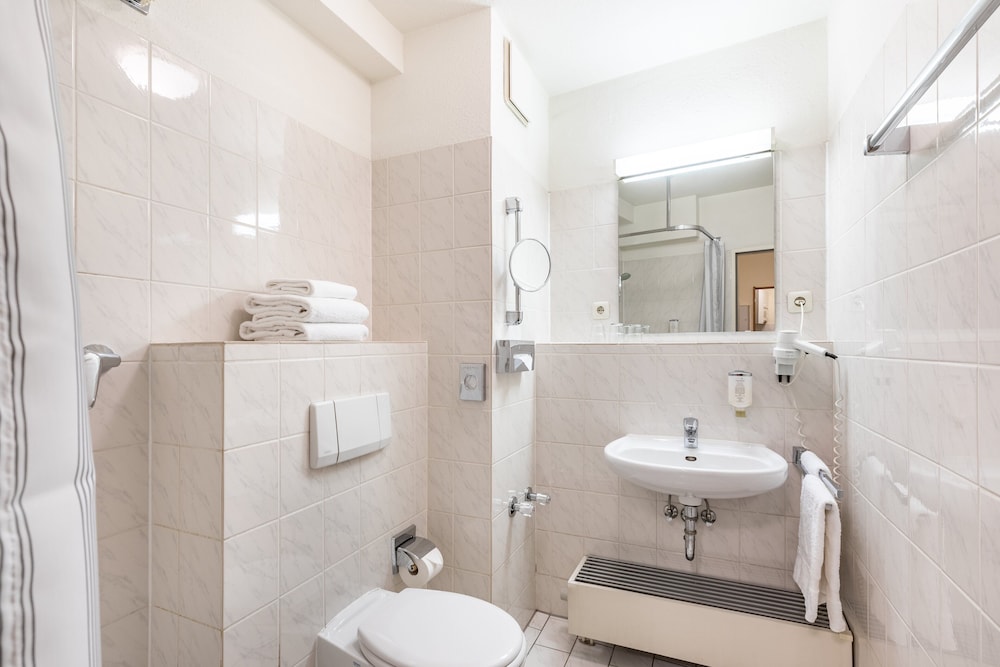 Standard Double Room - Photo 7