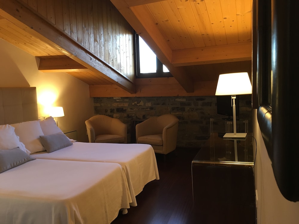 Economy Room, 2 Twin Beds