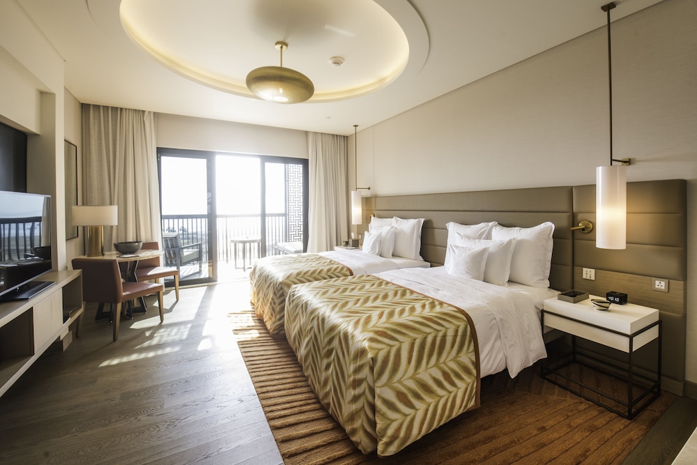 Classic Room, 1 King Bed, Club Lounge Access, Garden View