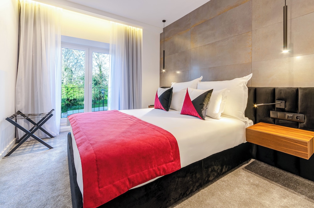 Deluxe Double Room, Pool View