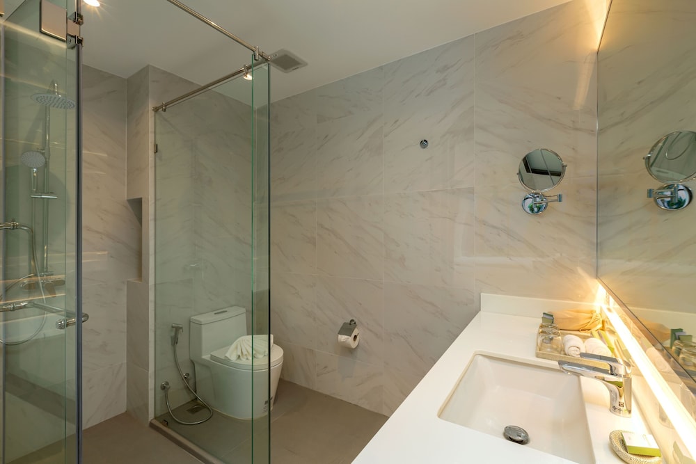 Deluxe Room, 1 King Bed, Pool Access - Photo 3