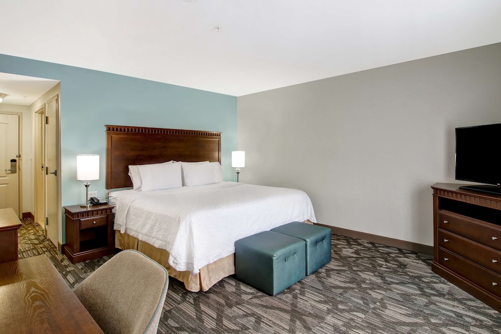 Standard room with king bed photo 1