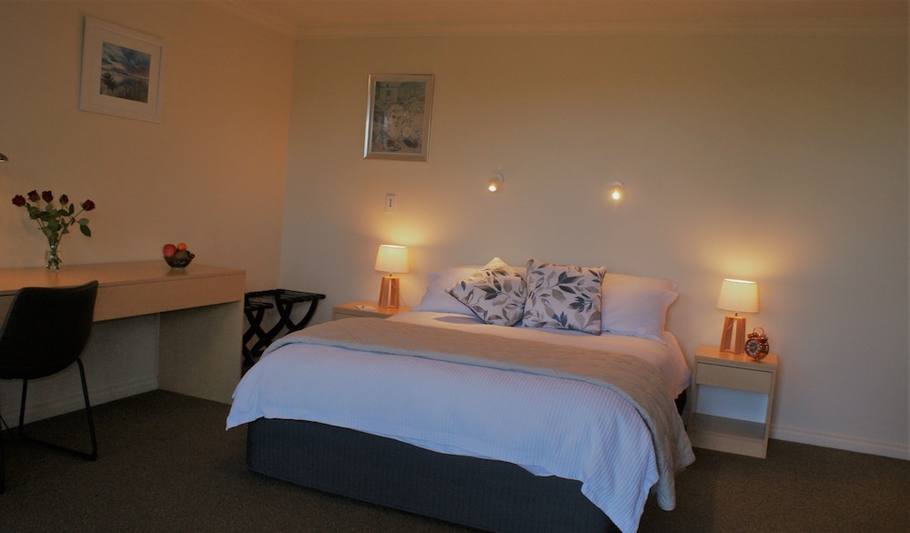 Luxury Double Room, 1 Queen Bed, Garden View photo 3