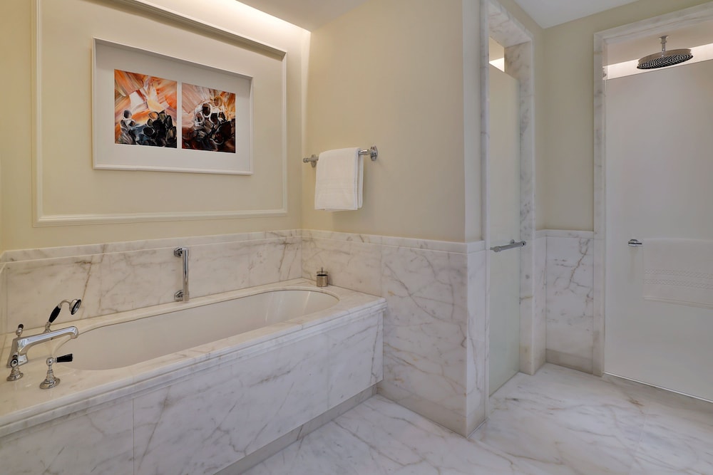 Suite, 1 King Bed, City View - Photo 9