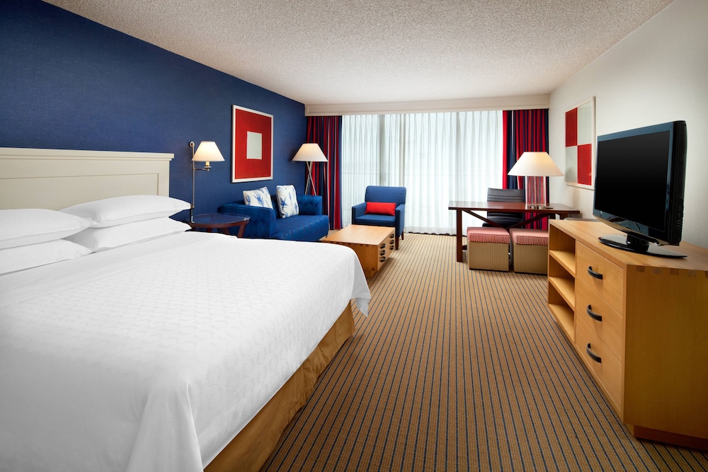 Deluxe Room, 1 King Bed, Balcony, Tower (Marina View) - Photo 1