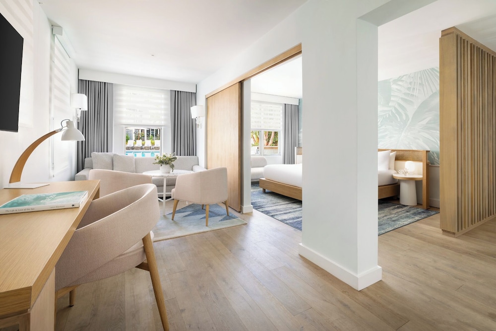 Deluxe Room, 1 King Bed with Sofa bed