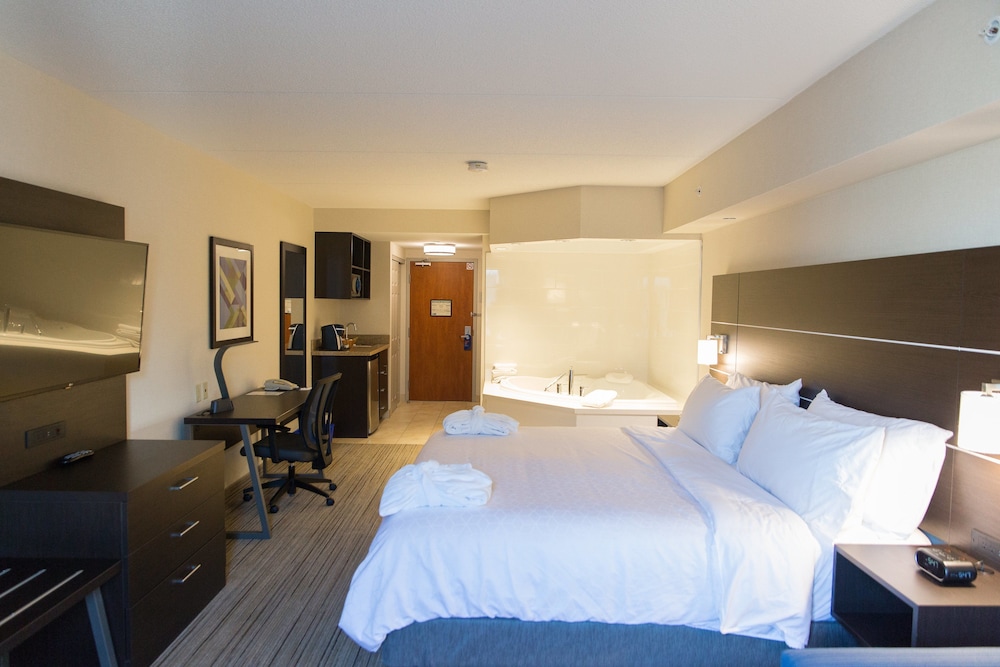 Standard Room, 1 King Bed with Sofa bed, Jetted Tub - Photo 1