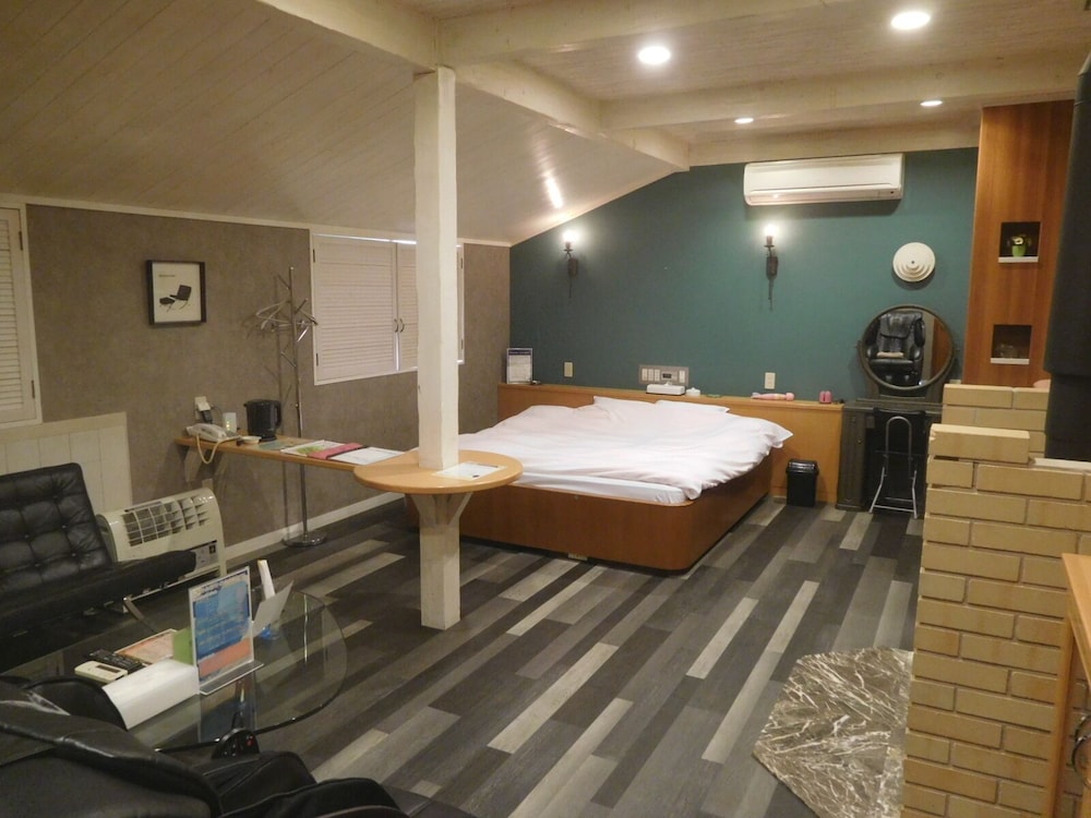 Double Room (Check In At 18:00, Check Out At Noon The Next Day, Pet Friendly)