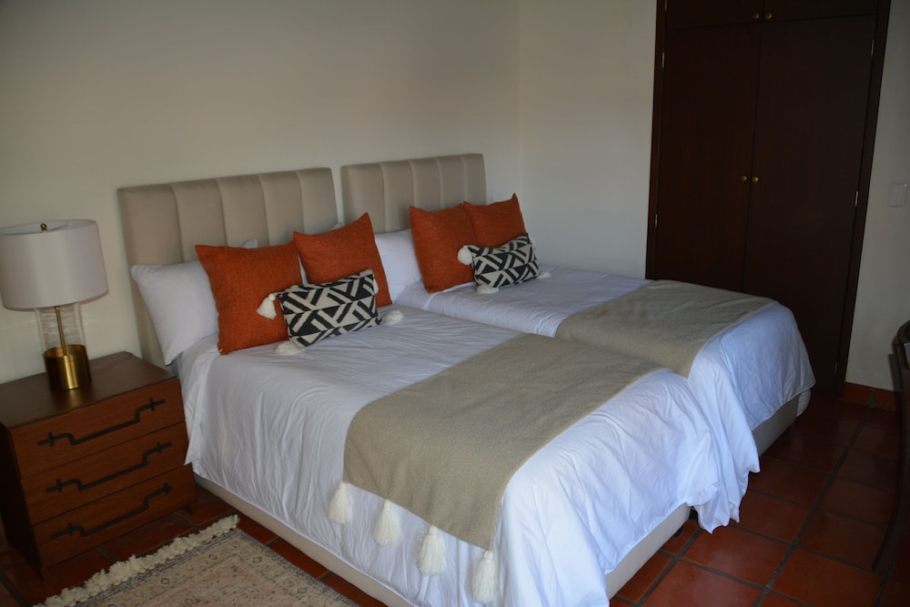 Traditional Twin Room, Courtyard View photo 2