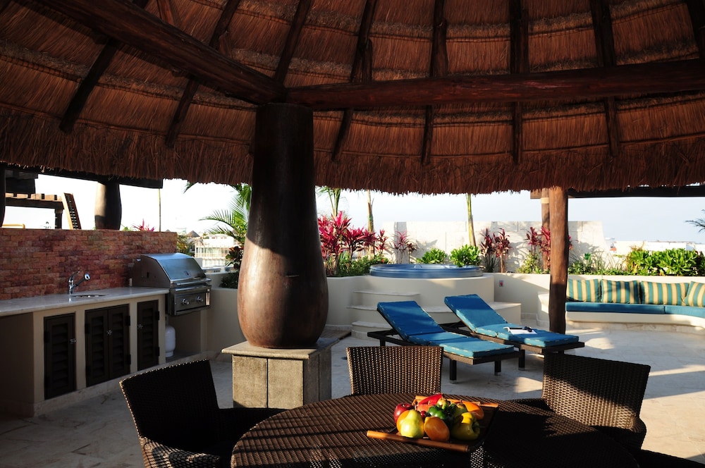 Deluxe Penthouse, 3 Bedrooms, Partial Ocean View - Photo 6