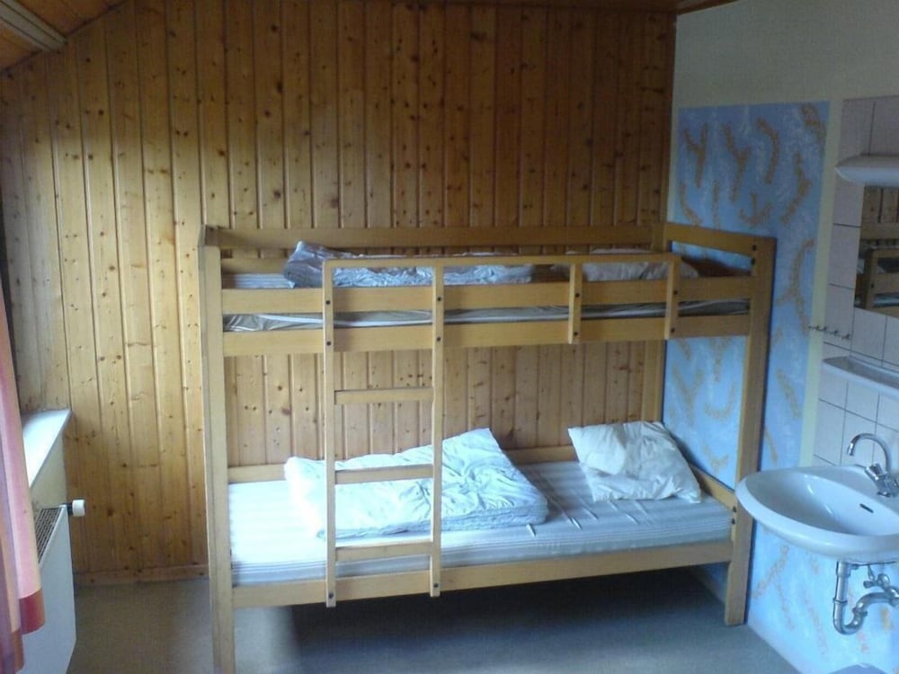 Twin Room, Shared Bathroom photo 2