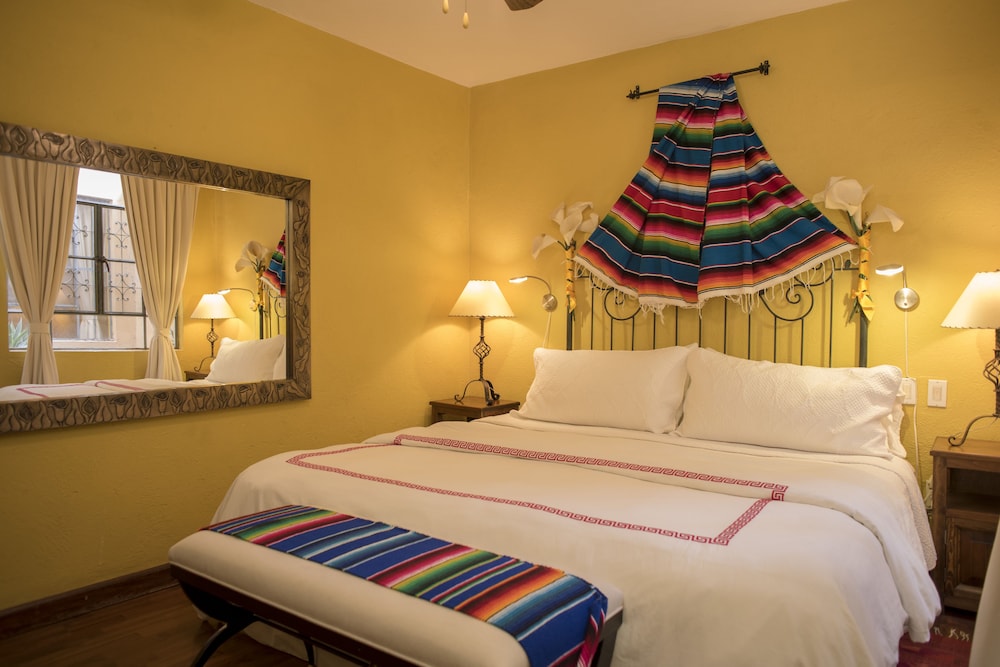 Basic Suite, 1 King Bed, Non Smoking