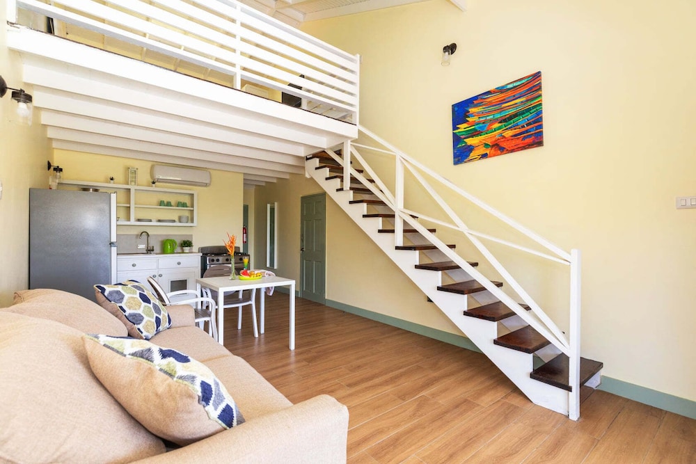 Family Single Room, 1 King Bed with Sofa bed, Ocean View photo 1