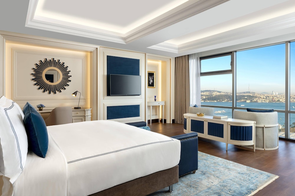 Club Suite, 1 King Bed with Sofa bed