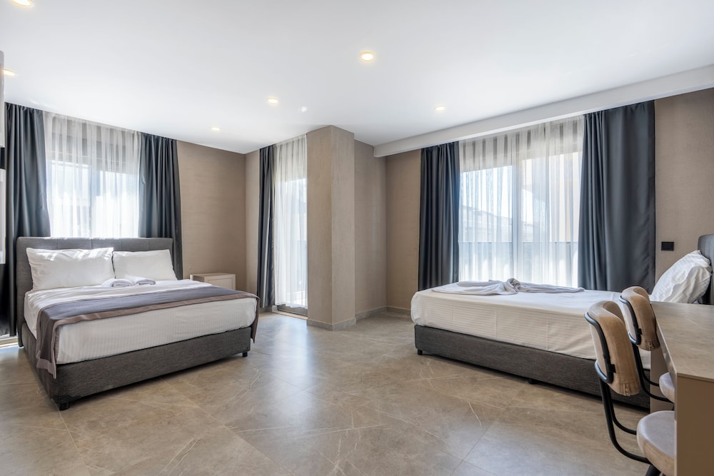 Family Room, 2 Bedrooms, Non Smoking, City View photo 2