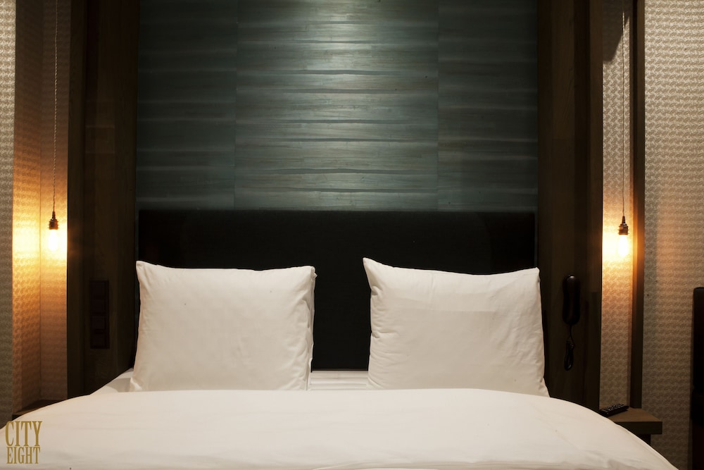 City Suite, City View thumbnail 6