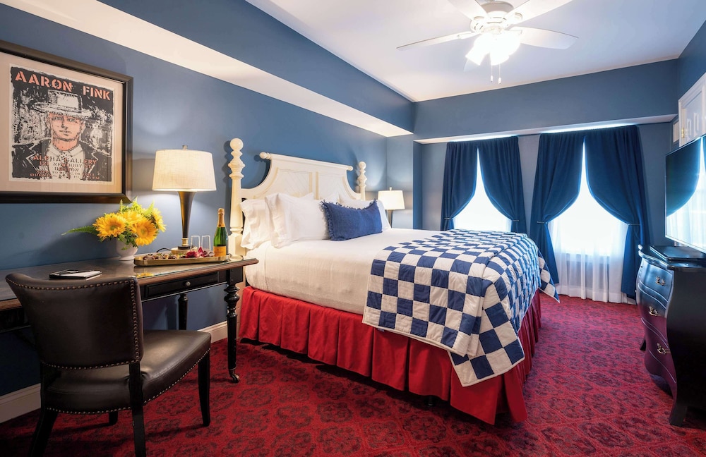 Deluxe Room, 1 King Bed - Photo 1