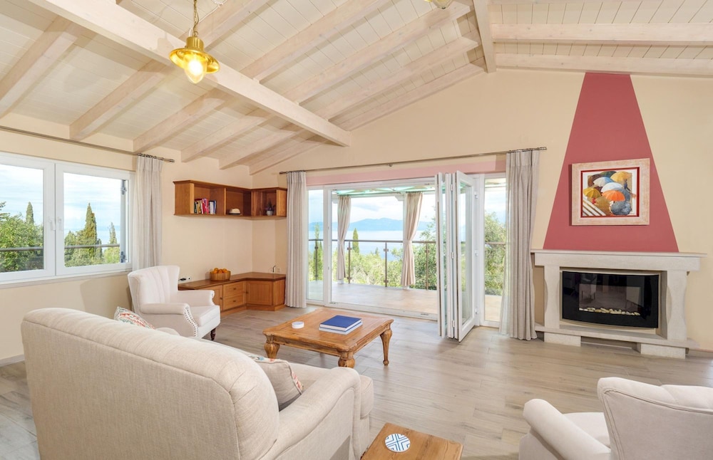Villa photo 1