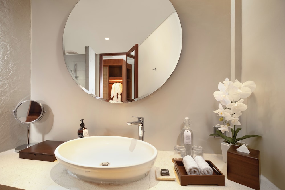Suite - Photo 3