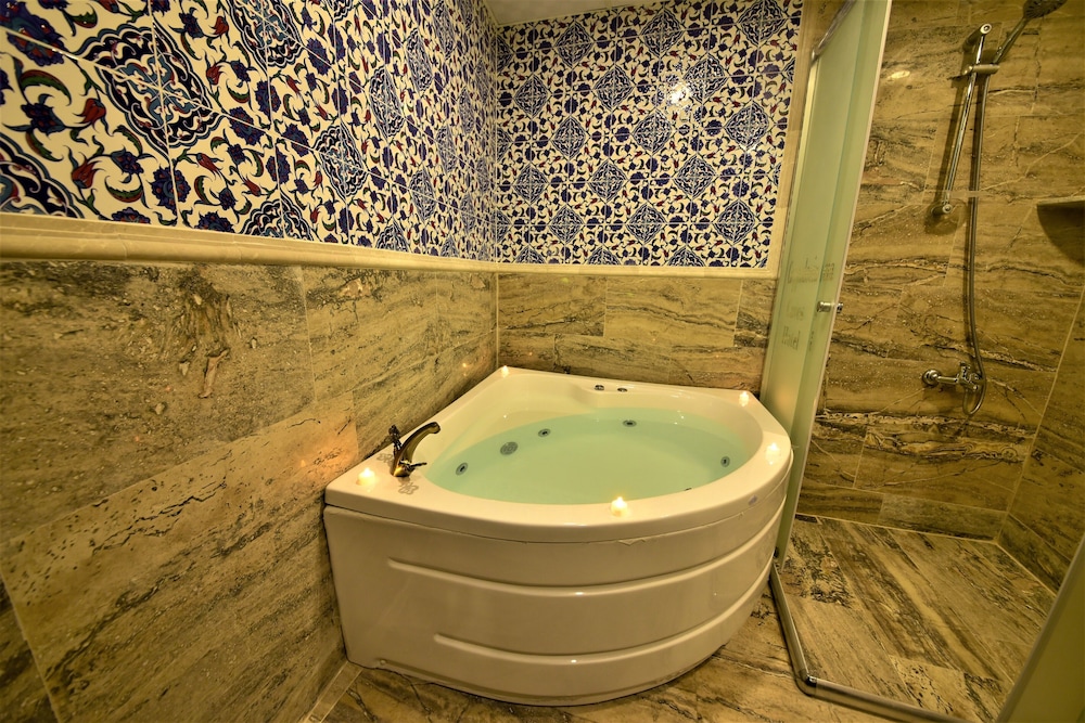 Superior Suite, Jetted Tub - Photo 24