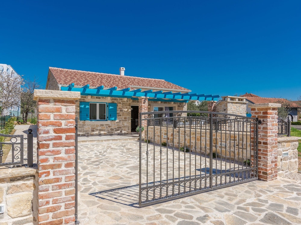 Villa photo 2
