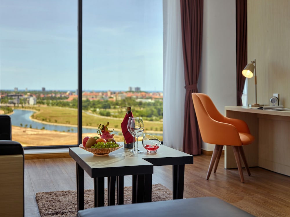 Royal Suite - Photo 2