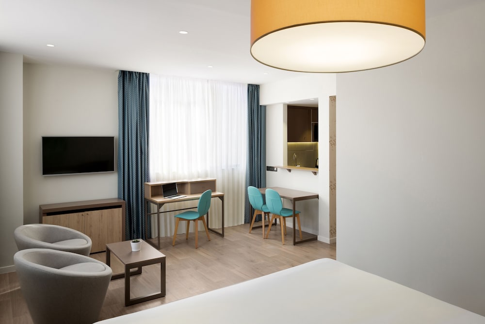 Standard Studio, Multiple Beds - Photo 6