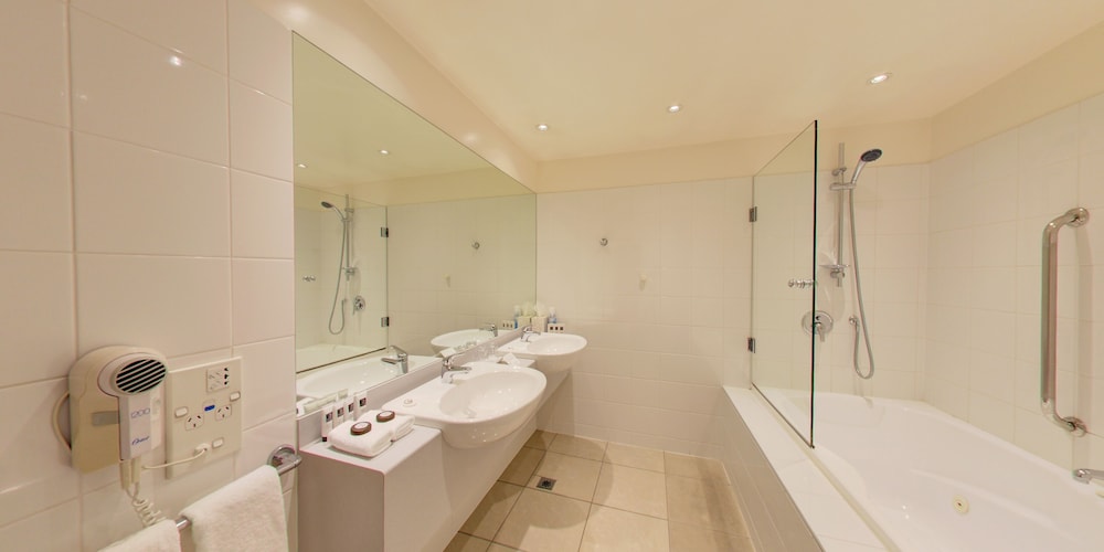 Superior Suite - Photo 6