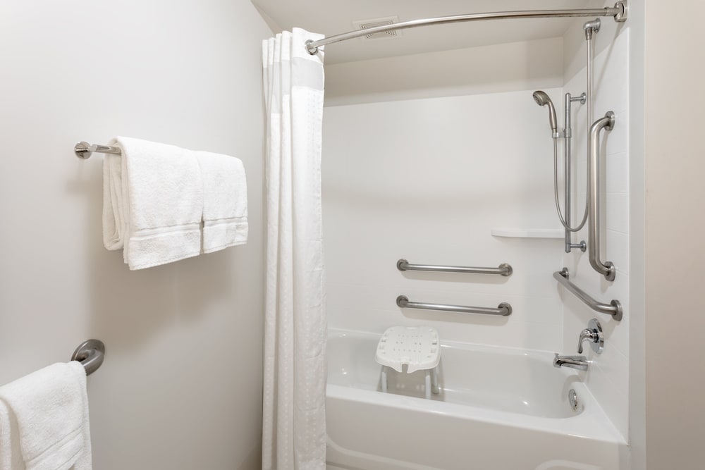 Standard Room, 2 Double Beds, Accessible Bathtub (Communications) - Photo 5