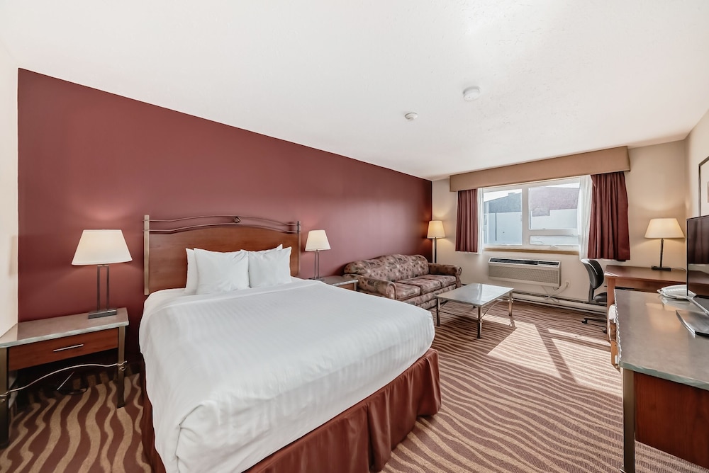 Room, 1 Queen Bed, Refrigerator & Microwave photo 1