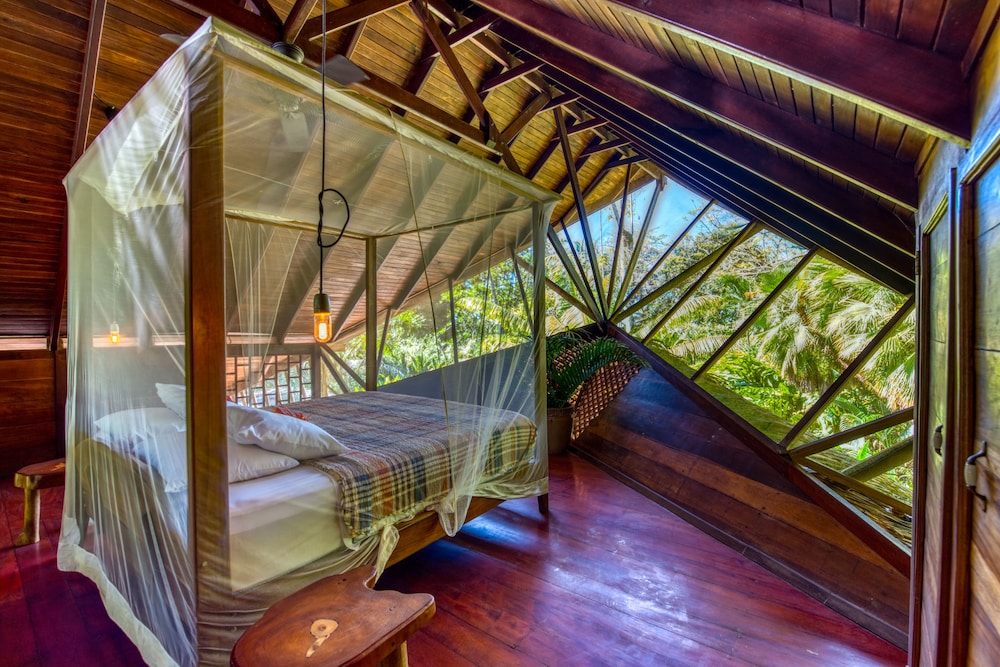 Luxury Suite, 3 Bedrooms, Hot Tub, Garden View