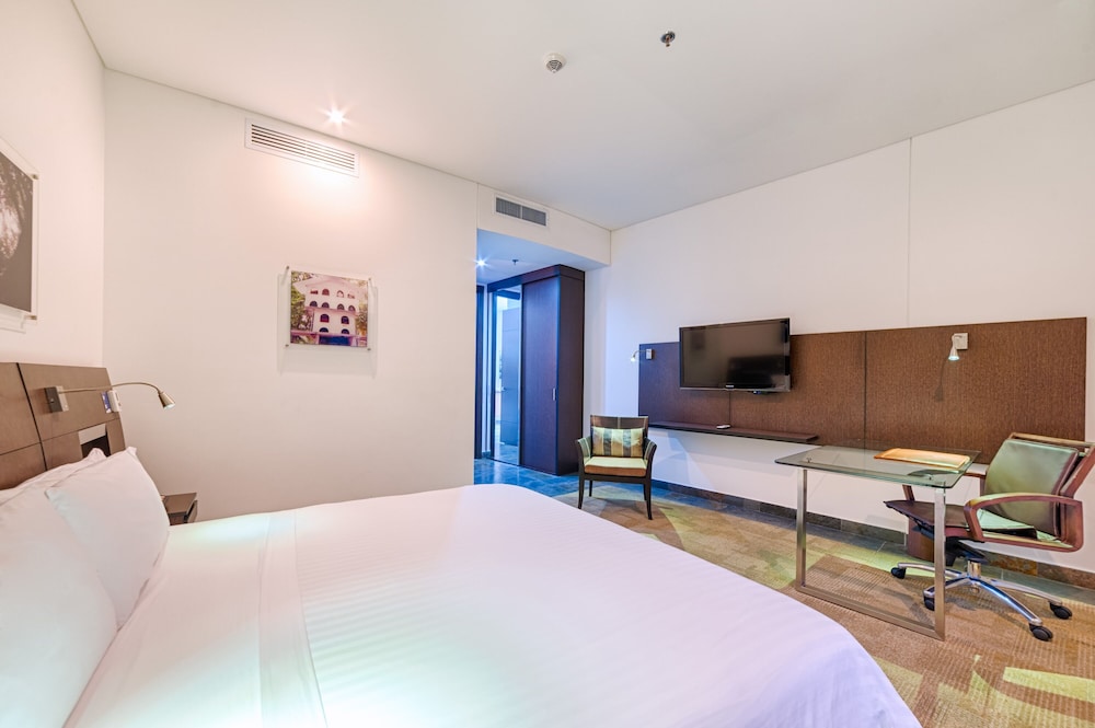 Luxury Suite, 1 King Bed - Photo 7