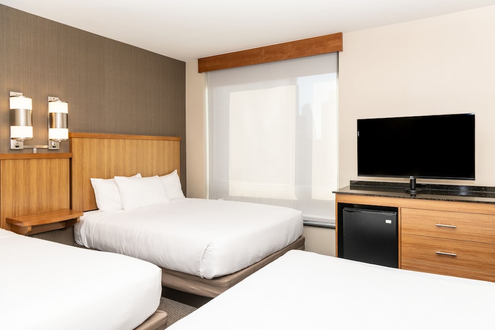 Room, Multiple Beds (High Floor)