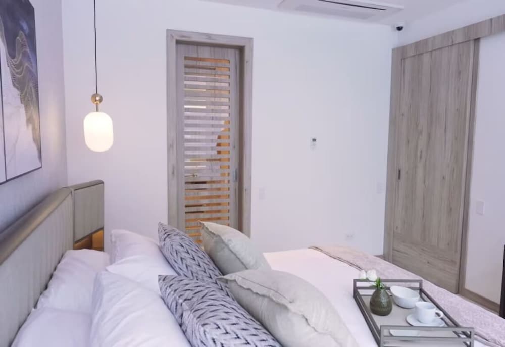 Luxury Apartment, 1 Bedroom, Housekeeping, City View photo 2